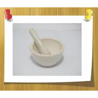 Фарфоровая ступка и пестик