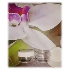 Баночка прозрачная с белой крышкой